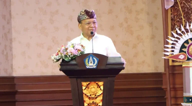 Gubernur Bali Wayan Koster menegaskan pentingnya peran organisasi adat sebagai pilar pemersatu masyarakat sekaligus penguat tanggung jawab sosial dalam pembangunan Bali.