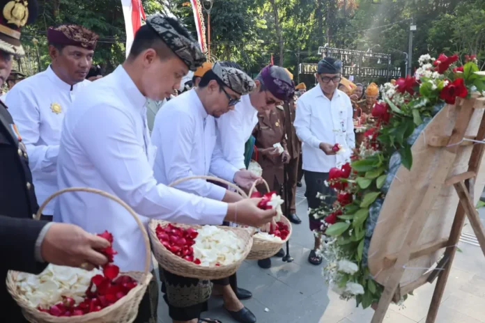Peringatan Serangan Umum Kota Denpasar Ke-80 diisi apel dan tabur bunga di Monumen Puputan Badung sebagai bentuk penghormatan kepada para pahlawan serta penguatan nilai persatuan dan semangat kebangsaan.