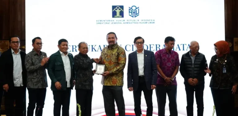 Gubernur Bali Wayan Koster menyatakan dukungannya terhadap Rancangan Undang-Undang (RUU) Hukum Perdata Internasional (HPI) yang tengah dibahas DPR RI.