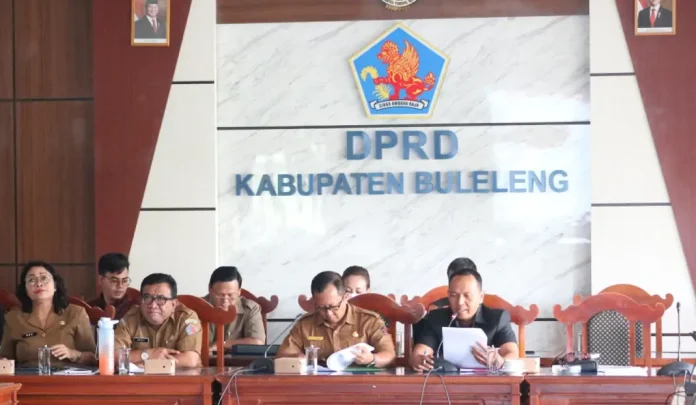 Suasana rapat Pansus I DPRD Buleleng bertempat di Ruang Gabungan Komisi DPRD Kabupaten Buleleng.