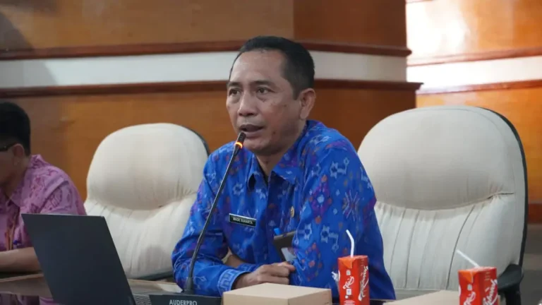 Kepala Dinas Kominfosanti Buleleng, Made Suharta mengapresiasi capaian kinerja Triwulan I 2026 sekaligus mendorong inovasi arsip SPJ digital untuk meningkatkan efektivitas administrasi dan pelayanan.