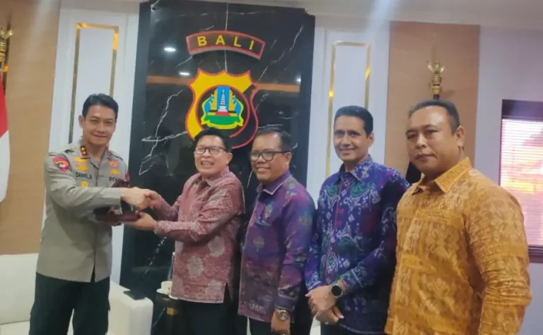 Upaya memperkuat pengawasan terhadap tata ruang dan perizinan di Bali ditegaskan melalui audiensi antara Polda Bali dan Pansus TRAP DPRD Bali
