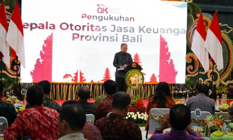 Gubernur Bali Wayan Koster menghadiri pengukuhan Kepala OJK Bali dan menegaskan pentingnya sinergi dengan lembaga keuangan untuk menjaga stabilitas serta mendorong pertumbuhan ekonomi Bali yang berkelanjutan.