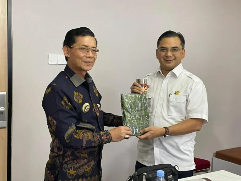 Bupati Klungkung I Made Satria bersama Sekretaris Daerah Anak Agung Gede Lesmana serta Kepala Dinas Perhubungan Anak Agung Wedana Putra melakukan kunjungan kerja ke Gedung Karsa Kementerian Perhubungan, Rabu 15 April 2026.