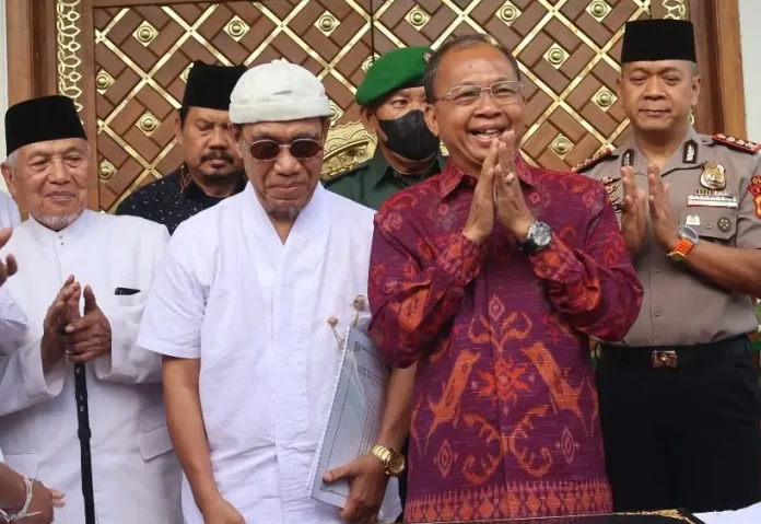 Gubernur Bali, Wayan Koster menghadiri kegiatan Halal Bihalal yang dirangkaikan dengan peresmian Gedung Majelis Ulama Indonesia (MUI) Provinsi Bali, Sabtu 18 April 2026.