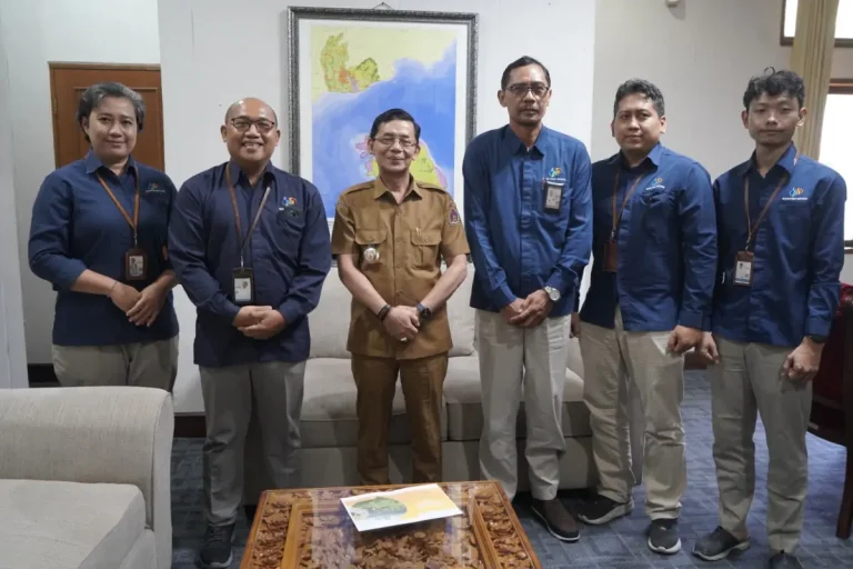 Bupati Klungkung I Made Satria menyampaikan bahwa ekonomi Klungkung 2025 tumbuh pesat dengan PDRB Rp12 triliun dan kemiskinan yang menurun ke titik terendah.