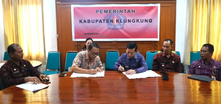 Pemerintah Kabupaten Klungkung memperkuat layanan transportasi laut dengan menjalin kerja sama pemanfaatan Pelabuhan Penyeberangan Kelas III Nusa Penida bersama pihak swasta.