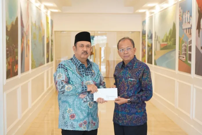 Gubernur Bali, Wayan Koster, melakukan tindak lanjut kesepakatan dengan pemerintah pusat dan tiga kementerian untuk memastikan percepatan pembangunan infrastruktur strategis Bali yang dimulai secara bertahap pada tahun 2026–2027.