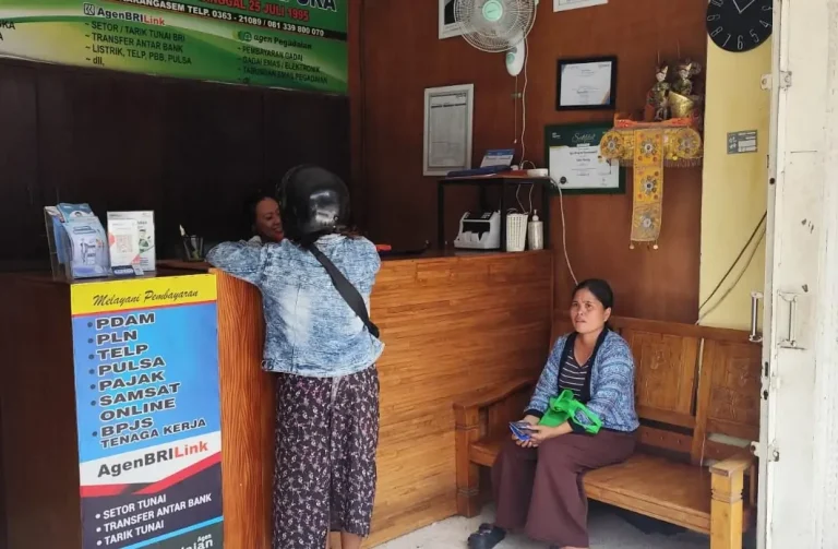 Agen BRILink Ayu Ningrat Kusumawati Raih Transaksi Tertinggi di Karangasem