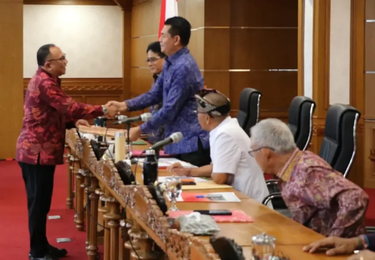 DPRD Bali memberikan rekomendasi kepada Gubernur Bali Wayan Koster untuk mendorong peningkatan ekonomi daerah dan optimalisasi pembangunan berbasis potensi lokal.