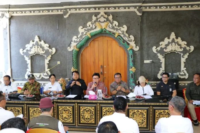 DPRD Provinsi Bali melalui Pansus TRAP merekomendasikan penghentian sementara aktivitas di KEK Kura-Kura Bali sambil mendalami dugaan tukar guling lahan mangrove yang masih dalam proses pengawasan dan verifikasi.