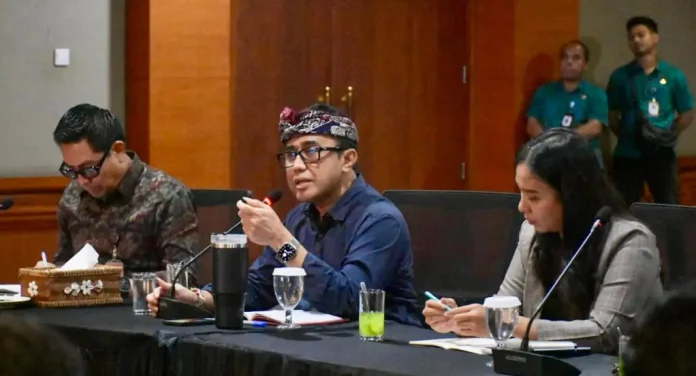 Pemerintah Kota Denpasar membuka ruang dialog dengan kalangan mahasiswa melalui forum “Dengar Mahasiswa” yang digelar di Graha Sewakadarma, Jumat 24 April 2026.