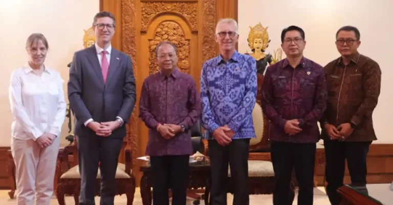 Gubernur Bali Wayan Koster menerima kunjungan Wakil Duta Besar Swiss Mathias Domenig bersama Konsul Jenderal Swiss di Bali Gerhard L. Nut
