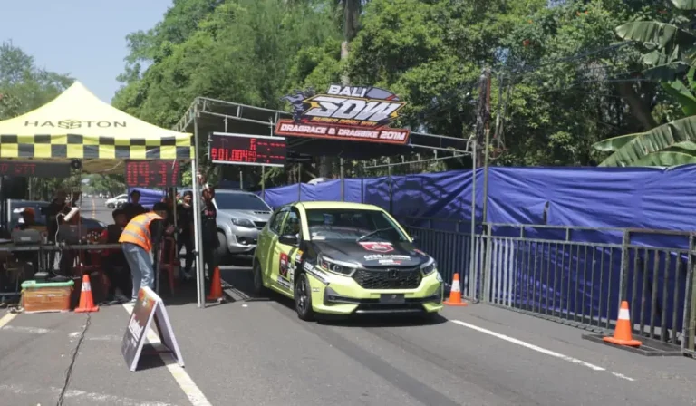 Ajang Bali Super Drag Way di Jembrana diikuti puluhan pembalap dari berbagai daerah dan menjadi bagian dari pengembangan sport tourism serta upaya menekan balapan liar di jalanan.