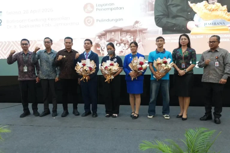 Bupati Jembrana, I Made Kembang Hartawan, melepas ratusan Calon Pekerja Migran Indonesia (CPMI) dan Calon Peserta Pemagangan Luar Negeri (CPPLN) yang akan bekerja ke luar negeri melalui program subsidi kredit PMI.