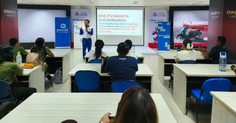 Dalam rangka memperingati Hari Kartini 2026, Perempuan Astra bersama Grup Astra Bali menggelar kegiatan edukasi keselamatan berkendara (safety riding) bagi pengendara sepeda motor perempuan.