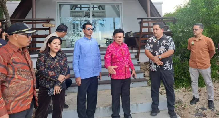 Pansus TRAP DPRD Bali menemukan pelanggaran pembangunan vila mewah di kawasan mangrove Buleleng dan meminta penghentian operasional hingga proses hukum tuntas.