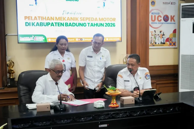 Disperinaker Badung menggelar pelatihan mekanik sepeda motor 2026 untuk meningkatkan keterampilan tenaga kerja agar siap bekerja atau membuka usaha di bidang otomotif.