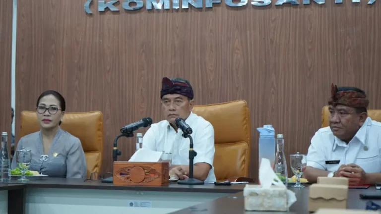 Wabup Gede Supriatna menekankan bahwa digitalisasi bansos di Buleleng merupakan langkah penting untuk memastikan bantuan sosial tersalurkan secara akurat, transparan, dan tepat sasaran.