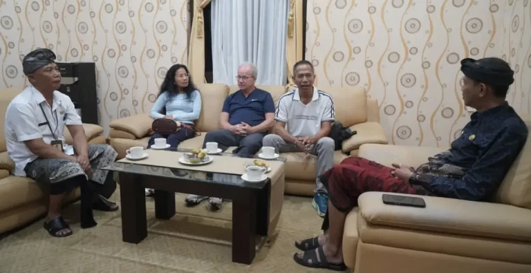 Wakil Bupati Klungkung Tjokorda Gde Surya Putra menerima audiensi jajaran pengurus International Pickleball Federation Bali di ruang kerjanya, Kamis 30 April 2026. Pertemuan tersebut membahas kesiapan penyelenggaraan World Pickleball Championship (WPC) Bali 2026 serta agenda kompetisi daerah.