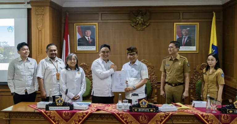Bupati Wayan Adi Arnawa saat entry meeting BPK atas LKPD Kabupaten Badung TA 2025, di Ruang Pertemuan Kriya Gosana, Puspem Badung, Senin (6/4).