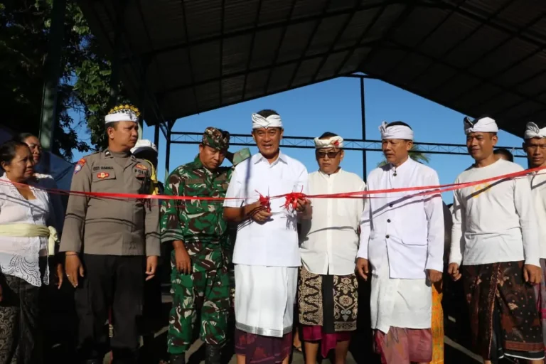 Wakil Bupati Buleleng, Gede Supriatna meresmikan berbagai hasil pembangunan di Desa Panji, Kecamatan Sukasada, Sabtu 4 April 2026.