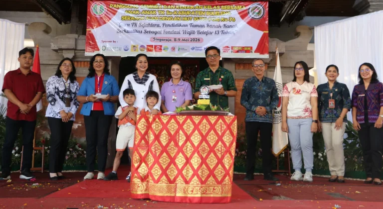 Bunda PAUD Kabupaten Buleleng Ny. Wardhany Sutjidra membuka Panggung Gembira TK se-Buleleng sekaligus menekankan pentingnya tumbuh kembang anak usia dini sebagai fondasi pendidikan tanpa menekankan calistung.