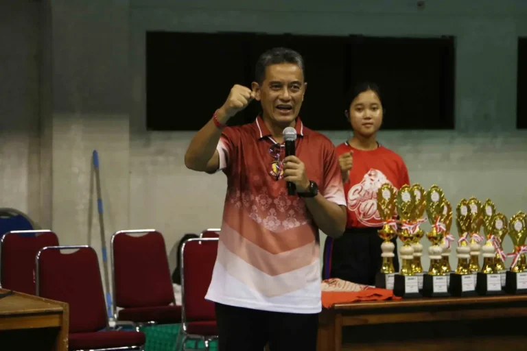 Wakil Bupati Buleleng, Gede Supriatna, membuka Hockey Cup I 2026 di GOR Futsal FOK Undiksha dan mengapresiasi pengembangan olahraga hockey serta pembinaan atlet di Kabupaten Buleleng.