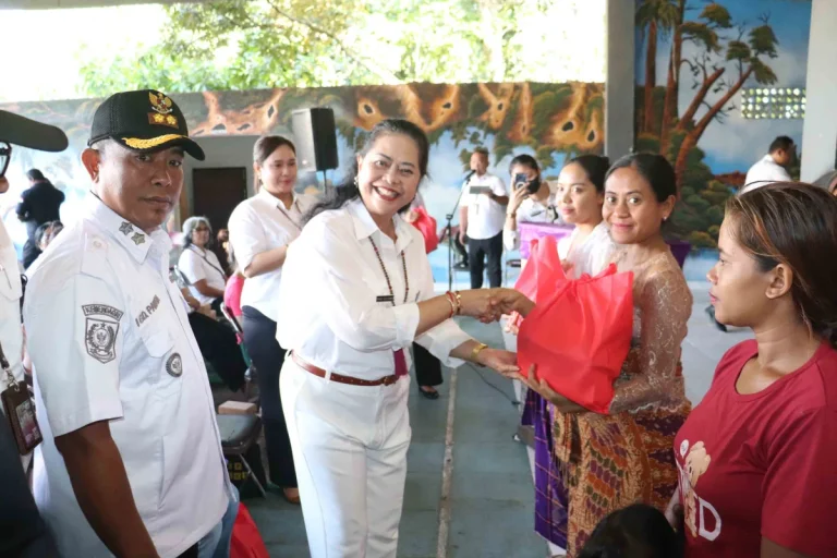 Ketua Tim Penggerak PKK Kabupaten Buleleng, Wardhany Sutjidra, mengajak masyarakat untuk terus memperkuat budaya gotong royong sebagai fondasi membangun desa yang mandiri dan sejahtera.