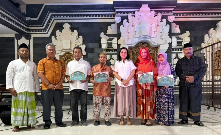 Ketua TP. PKK Badung, Nyonya Rasniathi Adi Arnawa Ramah Tamah Semarak Gebyar Idul Adha 2026 di Balai Suka Duka Raya Kampial, Lingkungan Menesa, Kelurahan Benoa, Kuta Selatan, Kamis (28/5).
