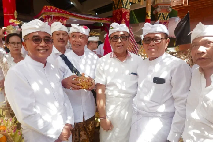 Wali Kota Denpasar I Gusti Ngurah Jaya Negara menghadiri prosesi pemelaspasan Bale Kulkul di Banjar Panti Gede, Pemecutan Kaja, yang berlangsung khidmat sebagai wujud kebersamaan dan penguatan budaya berbasis spirit Vasudhaiva Kutumbakam.