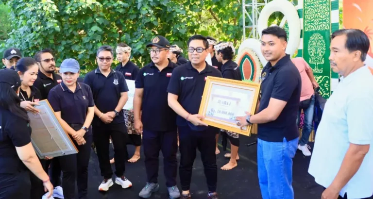 Kegiatan May Day Tahun 2026 yang digelar di Pantai Sidakarya, Denpasar, Jumat (1/5) dihadiri Wakil Walikota Denpasar, I Kadek Agus Arya Wibawa, Ketua GOW Kota Denpasar Ny. Ayu Kristi Arya Wibawa, Ketua Komisi III DPRD Kota Denpasar I Wayan Suadi Putra, jajaran Forkopimda Kota Denpasar, pimpinan OPD di lingkungan Pemkot Denpasar, serta tokoh masyarakat Desa Sidakarya.