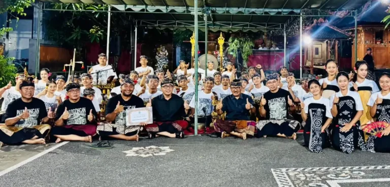 Kehadiran Walikota Denpasar, I Gusti Ngurah Jaya Negara dalam pembinaan Sekaa Palegongan Klasik Waja Swara Banjar Wangaya Kaja, Desa Dauh Puri Kaja, Kecamatan Denpasar Utara, Sabtu (2/5), bertempat di Jaba Tengah Pura Pasek lingkungan banjar setempat.