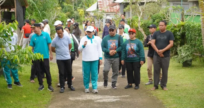 Putri Koster menekankan bahwa Gerakan Kulkul PKK bertujuan memperkuat disiplin rumah tangga dalam menjaga kebersihan lingkungan, dimulai dari telajakan sebagai kunci terciptanya Bali yang bersih dan tertata.