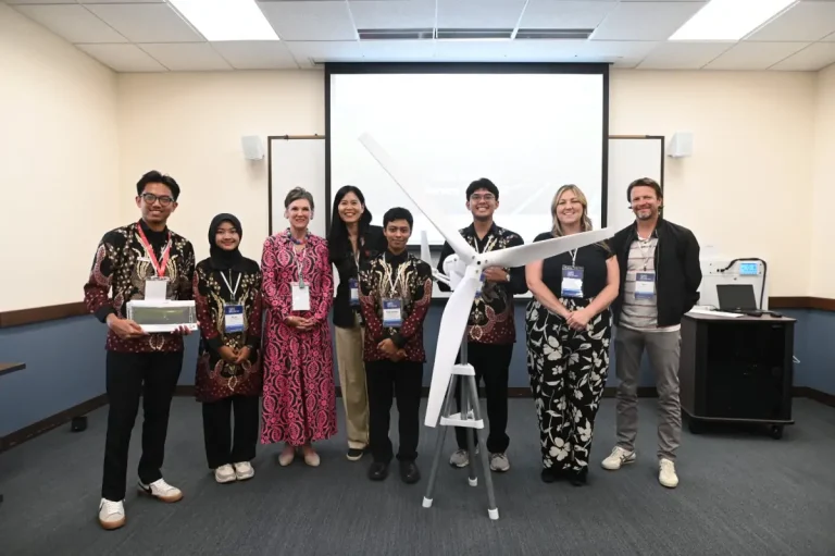 Tim TERANGIN saat tampil di ajang Fowler Global Social Innovation Challenge 2026. Terangin berhasil finish di posisi 4 besar pada ajang yang digelar oleh University of San Diego, USA tersebut pada 1-2 Mei 2026 lalu.