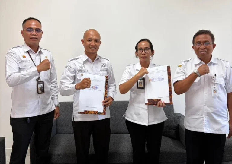 Bawaslu Kabupaten Badung memperkuat pendidikan demokrasi bagi generasi muda melalui penandatanganan Perjanjian Kerja Sama (PKS) Program GEMPAR atau Gerakan Masyarakat Pengawas Partisipatif bersama SMAN 3 Mengwi, Rabu 6 Mei 2026.
