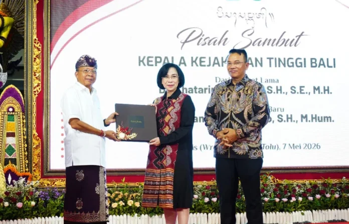 Pisah Sambut Kajati Bali, Gubernur Koster Perkuat Kolaborasi Kawal Pembangunan dan Stabilitas Daerah Pisah Sambut Kajati Bali, Gubernur Koster Perkuat Kolaborasi Kawal Pembangunan dan Stabilitas Daerah