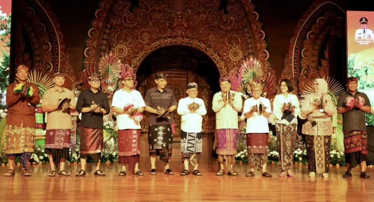 Gelaran Denpasar Education Festival (DEF) 2026 yang dirangkaikan dengan peringatan Hari Pendidikan Nasional mendapat apresiasi dari Menteri Pendidikan Dasar dan Menengah RI, Prof. Dr. Abdul Mu’ti. Kegiatan yang digelar Pemerintah Kota Denpasar tersebut dinilai mampu menghadirkan ekosistem pendidikan yang kreatif, inovatif, sekaligus berkelanjutan.