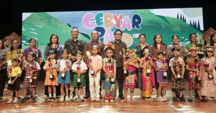 Suasana semarak mewarnai pelaksanaan puncak Gebyar PAUD Kota Denpasar 2026 yang berlangsung di Gedung Dharma Negara Alaya (DNA), Jumat 8 Mei 2026 sore.