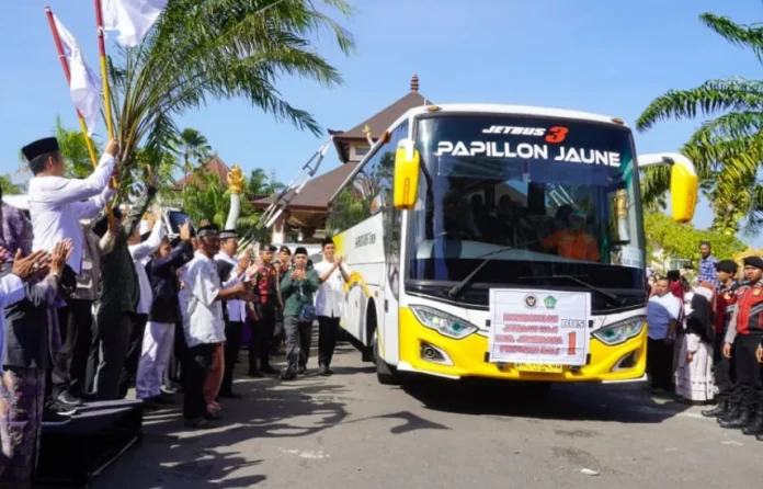 Pelepasan 90 Calon Jamaah Haji (CJH) Kabupaten Jembrana Tahun 1447 H/2026 M yang digelar di halaman Gedung Kesenian Dr. Ir. Soekarno, Jumat 8 Mei 2026.