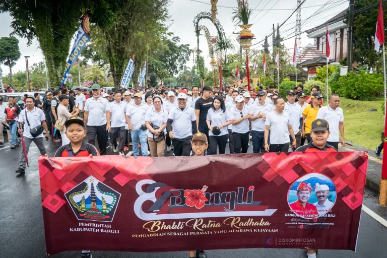 Cuaca hujan yang mengguyur Kota Bangli, Jumat 8 Mei 2026, tidak mengurangi semangat masyarakat dalam memeriahkan Hari Ulang Tahun (HUT) Kota Bangli ke-822.