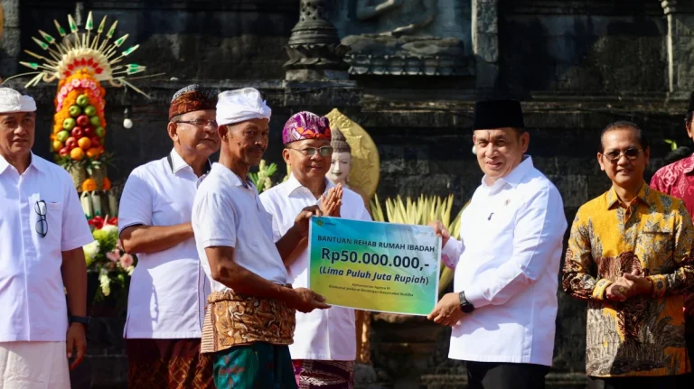 50 Bhikkhu Asia Tenggara Jalan Kaki dari Buleleng ke Borobudur, Bawa Pesan Damai dan Toleransi