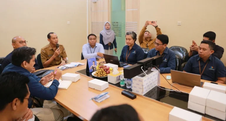 Wakil Bupati Klungkung, Tjokorda Gde Surya Putra membuka kegiatan “NGIBAR” atau Ngisi Bareng Sensus Ekonomi 2026 (SE2026) bagi sektor perbankan di Kabupaten Klungkung yang berlangsung di ruang rapat Kantor BRI Kanca Semarapura, Senin 11 Mei 2026.