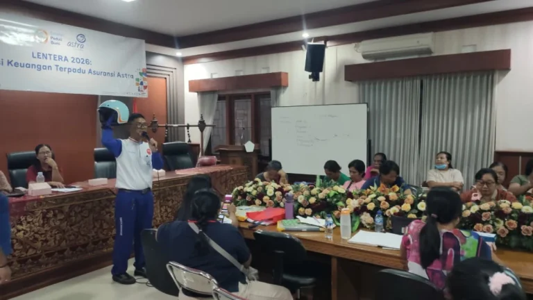 Astra Motor Bali bersama PKK Dauh Puri Kauh menggelar edukasi safety riding untuk mendorong ibu-ibu menjadi pelopor keselamatan berkendara melalui kampanye #Cari_Aman.
