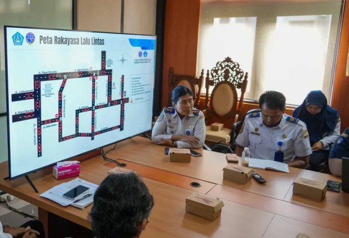 Pemerintah Kabupaten Badung melalui Dinas Perhubungan mulai menyiapkan skema rekayasa arus lalu lintas di kawasan Pecatu, Kecamatan Kuta Selatan, guna mengurangi kemacetan menuju destinasi wisata Uluwatu.