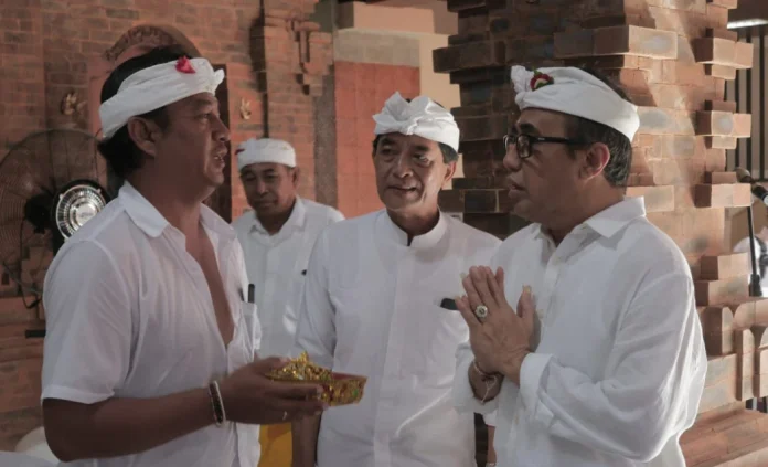 Wali Kota Denpasar I Gusti Ngurah Jaya Negara menghadiri sekaligus menyaksikan prosesi upacara pemelaspasan pewaregan dan Gedung Serbaguna Balai Banjar Batanpoh, Kelurahan Sanur Kaja, Denpasar, Sabtu 16 Mei 2026.