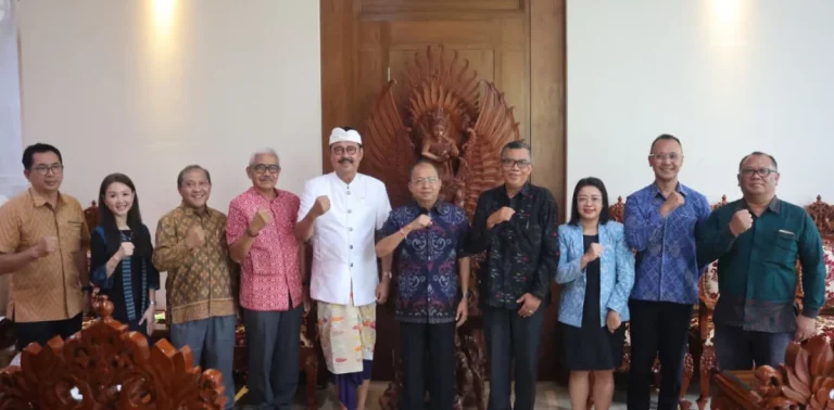 Gubernur Koster saat menerima audiensi jajaran Bali Convention and Exhibition Bureau (BaliCEB) di Jayasabha, Denpasar, Rabu 27 Mei 2026.