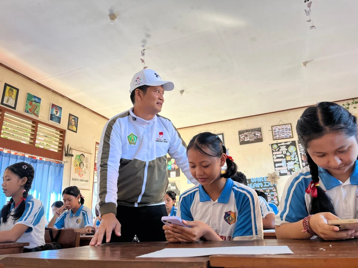 Bupati Jembrana I Made Kembang Hartawan bersama Wakil Bupati I Gede Ngurah Patriana Krisna meninjau langsung pelaksanaan tes psikologi di SMP Negeri 2 Negara, Sabtu 30 Mei 2026.