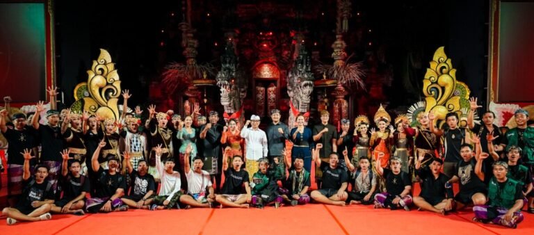 Kehadiran Bupati Badung I Wayan Adi Arnawa dan Wakil Bupati Bagus Alit Sucipta di Panggung Terbuka Ardha Candra, Taman Budaya Art Center Denpasar, Kamis 18 Juni 2026, menjadi bentuk dukungan langsung kepada Duta Kabupaten Badung yang tampil dalam Wimbakara Baleganjur Remaja pada Pesta Kesenian Bali (PKB) XLVIII Tahun 2026.