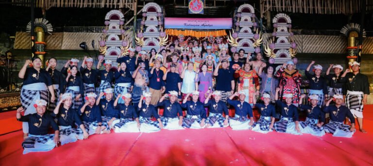 Bupati Wayan Adi Arnawa, bersama Nyonya Rasniathi Adi Arnawa, menghadiri langsung Pementasan Parade Calonarang Duta Kabupaten Badung dalam Pesta Kesenian Bali XLVIII Tahun 2026 di Kalangan Ayodya, Taman Budaya, Denpasar, Selasa (16/6).